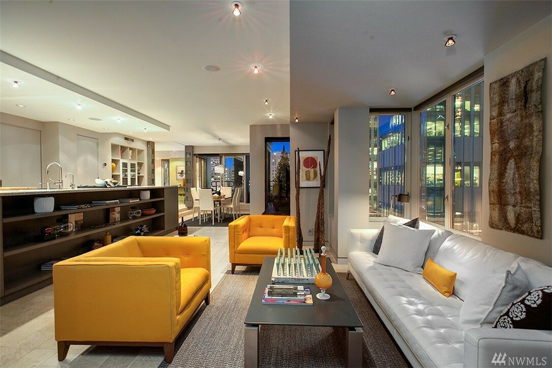 Property Photo: 98 Union St 1209 WA 98101