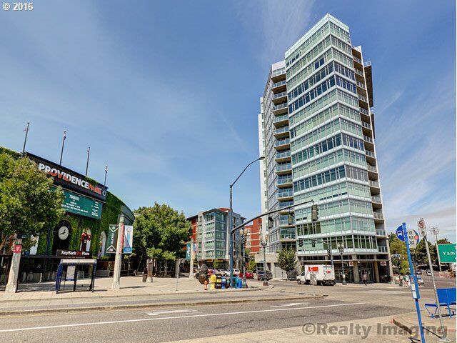Property Photo:  1926 W Burnside St 1116  OR 97209 