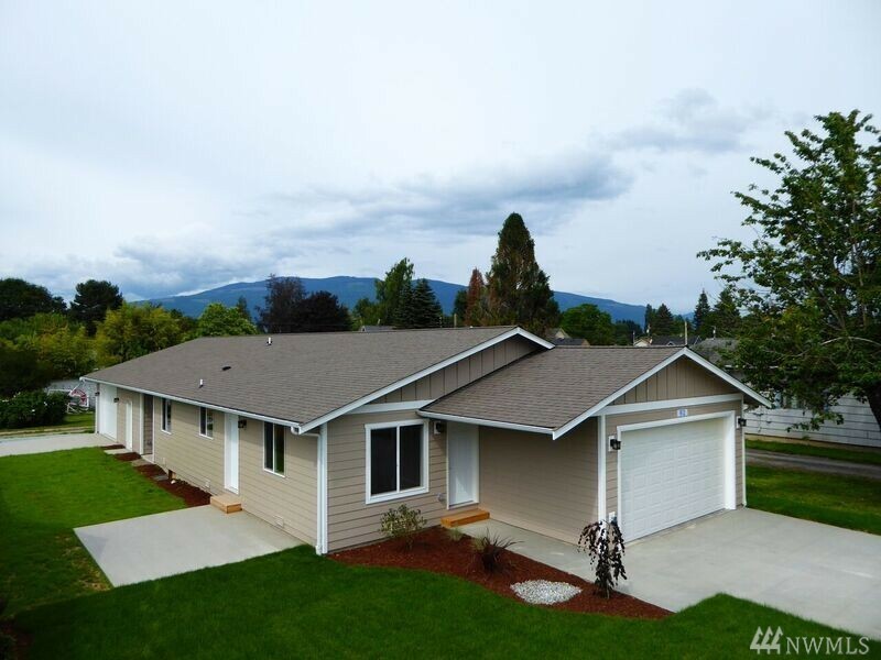 Property Photo:  812 Alexander St  WA 98284 