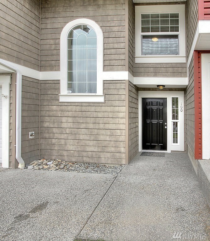 Property Photo:  1010 108th St Ct E 100  WA 98445 