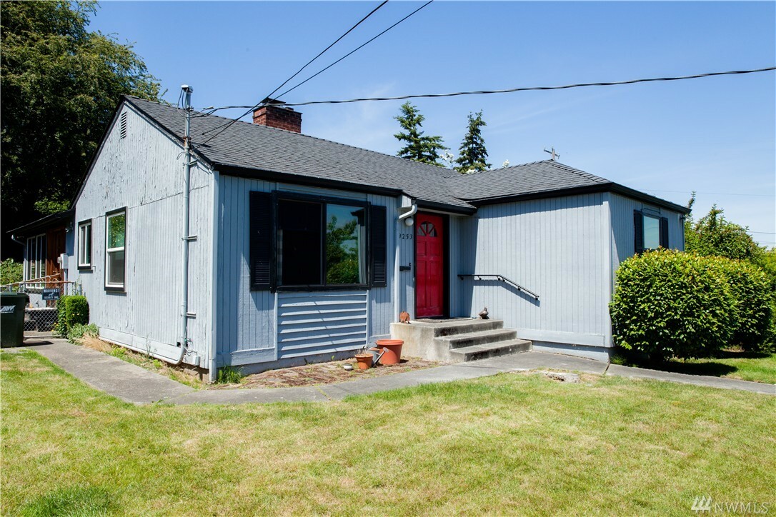 Property Photo:  3253 W 22nd Ave W  WA 98199 