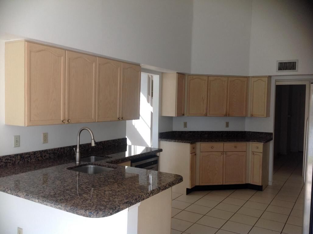 Property Photo: 10548 Plainview Circle FL 33498