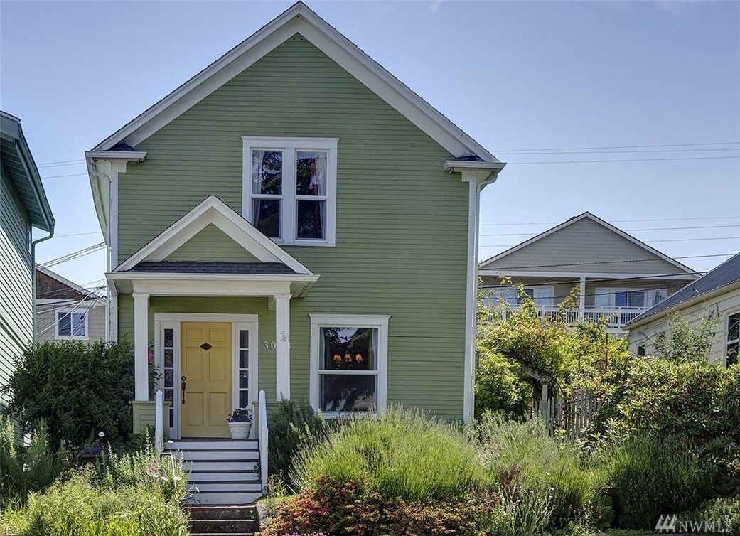 Property Photo:  3013 Nassau St  WA 98201 