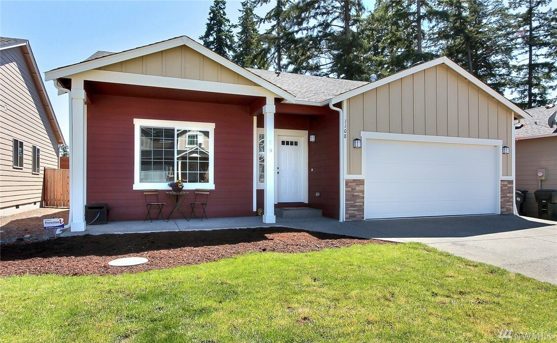 Property Photo: 1108 206th St E WA 98387