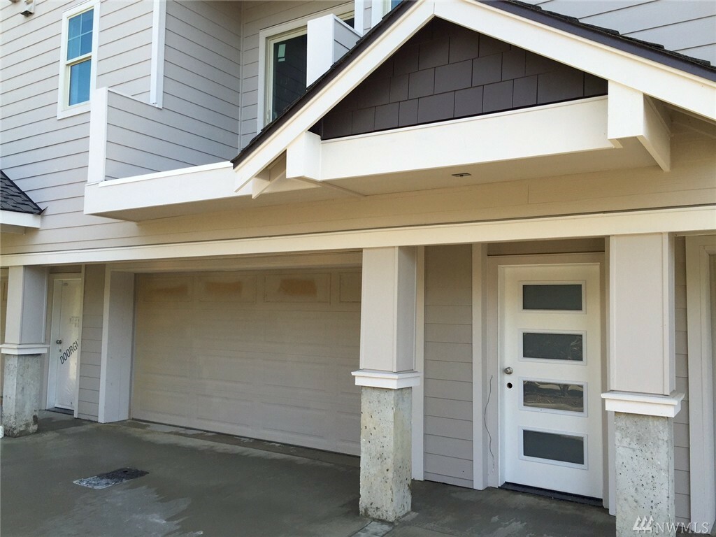 Property Photo:  520 Williams Ave S B  WA 98057 