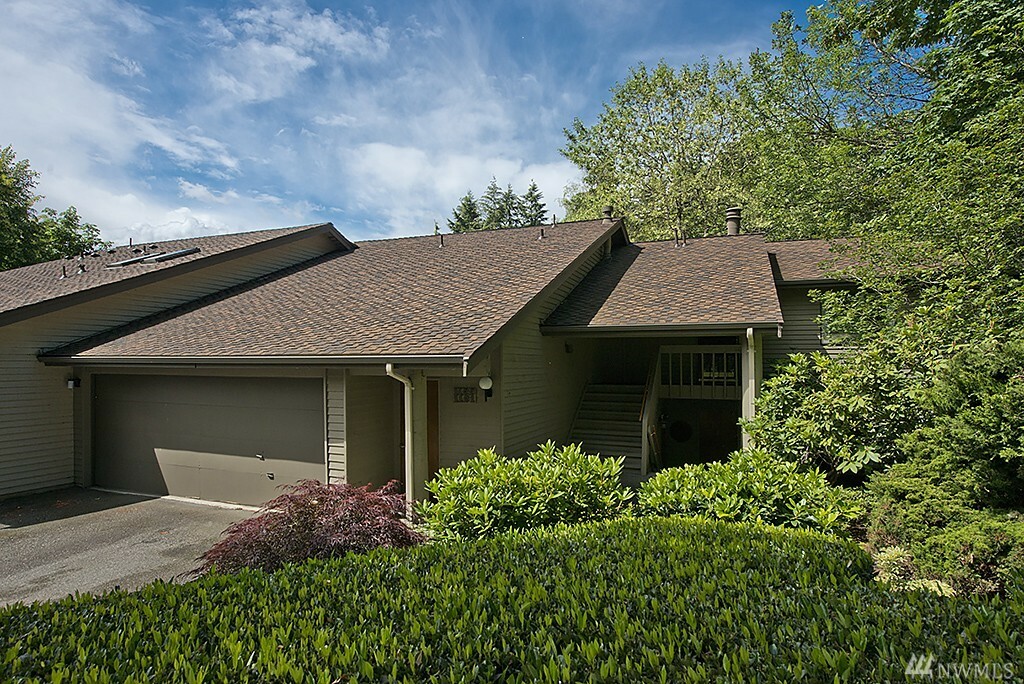 Property Photo:  1121 Bellefield Park Lane  WA 98004 