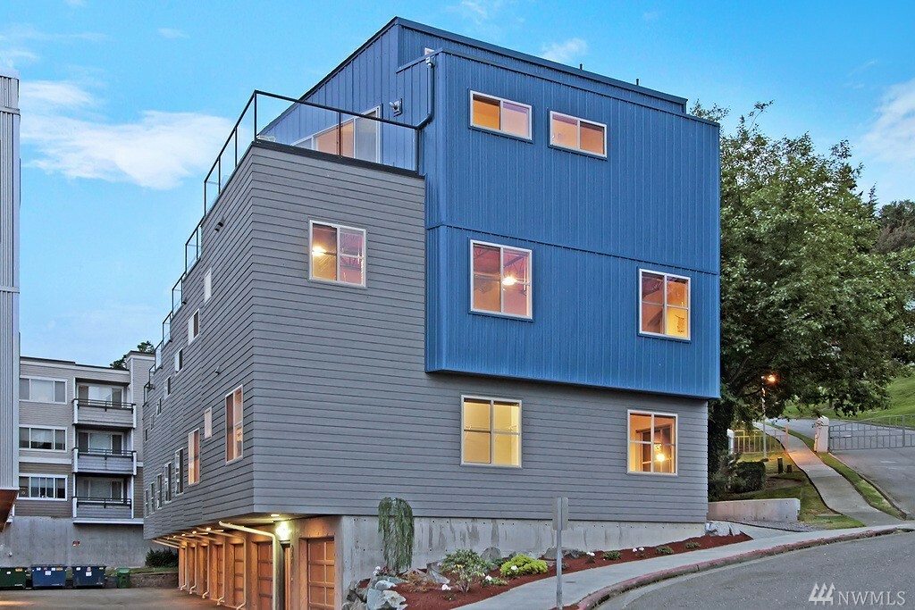 Property Photo:  2383 Harbor Ave SW  WA 98126 