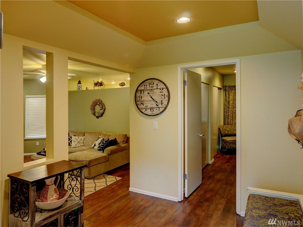 Property Photo: 9009 Avondale Rd NE F111 WA 98052