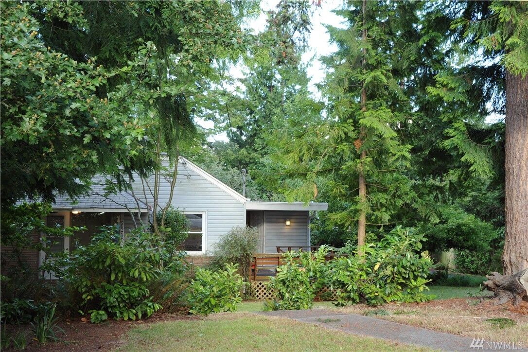 Property Photo:  21625 92nd Ave W  WA 98020 