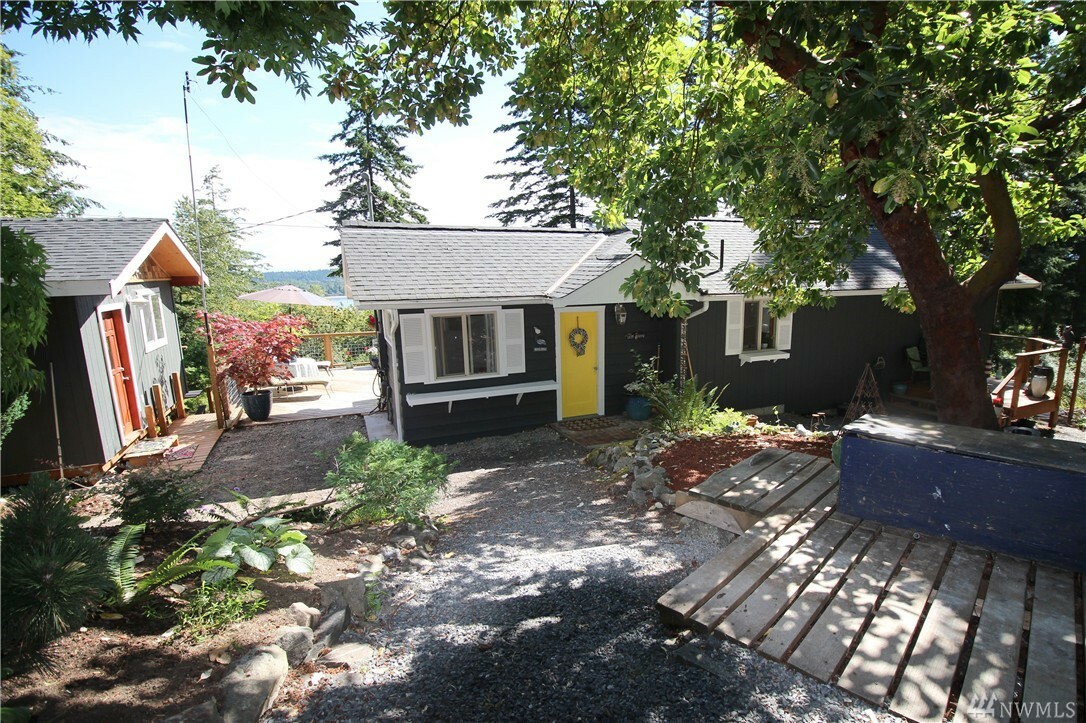 Property Photo:  1188 Island Dr  WA 98262 