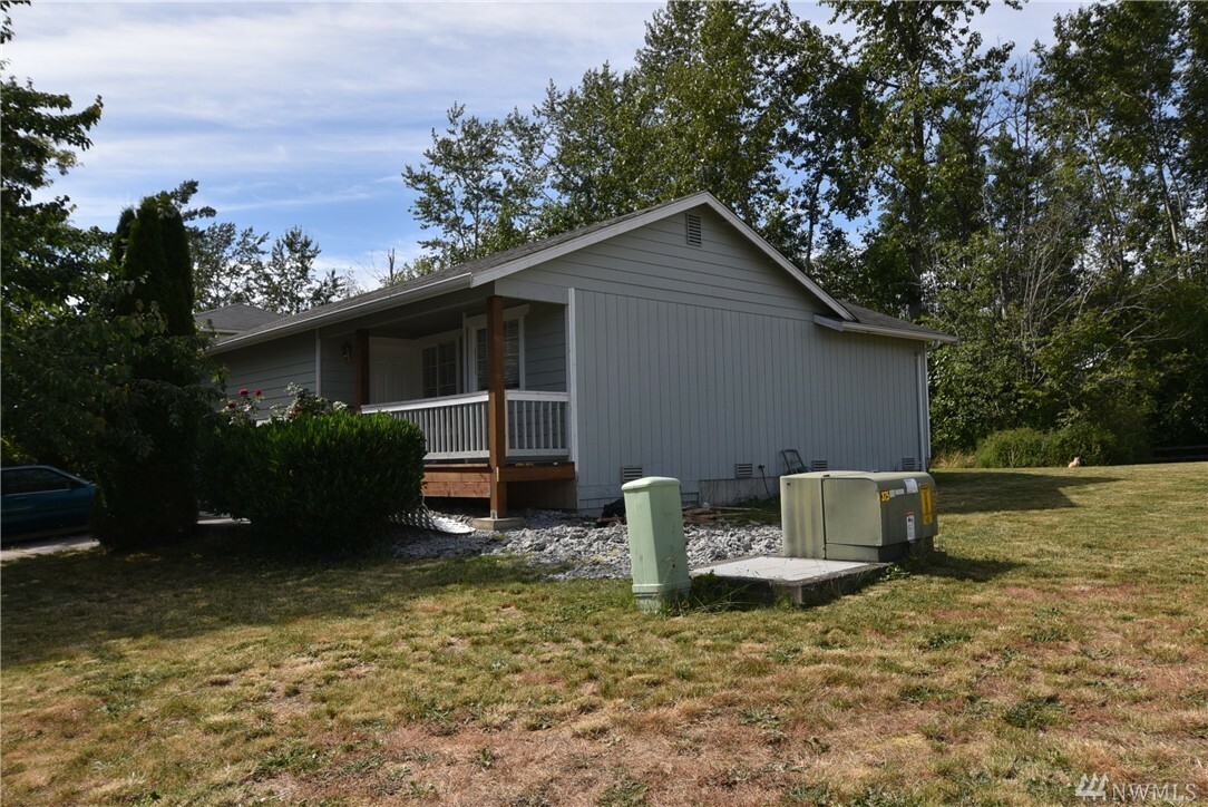 Property Photo:  1407 Cranberry Ct  WA 98226 