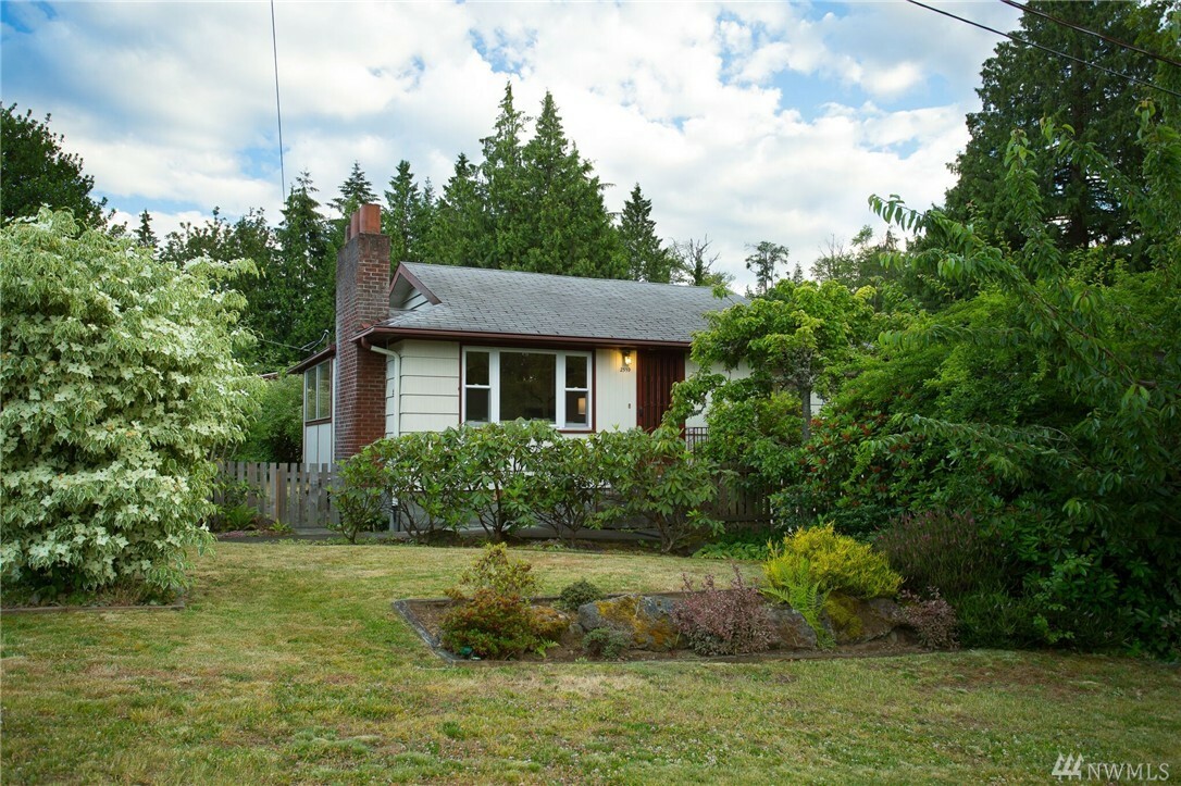 Property Photo:  2559 NE 96th St  WA 98115 