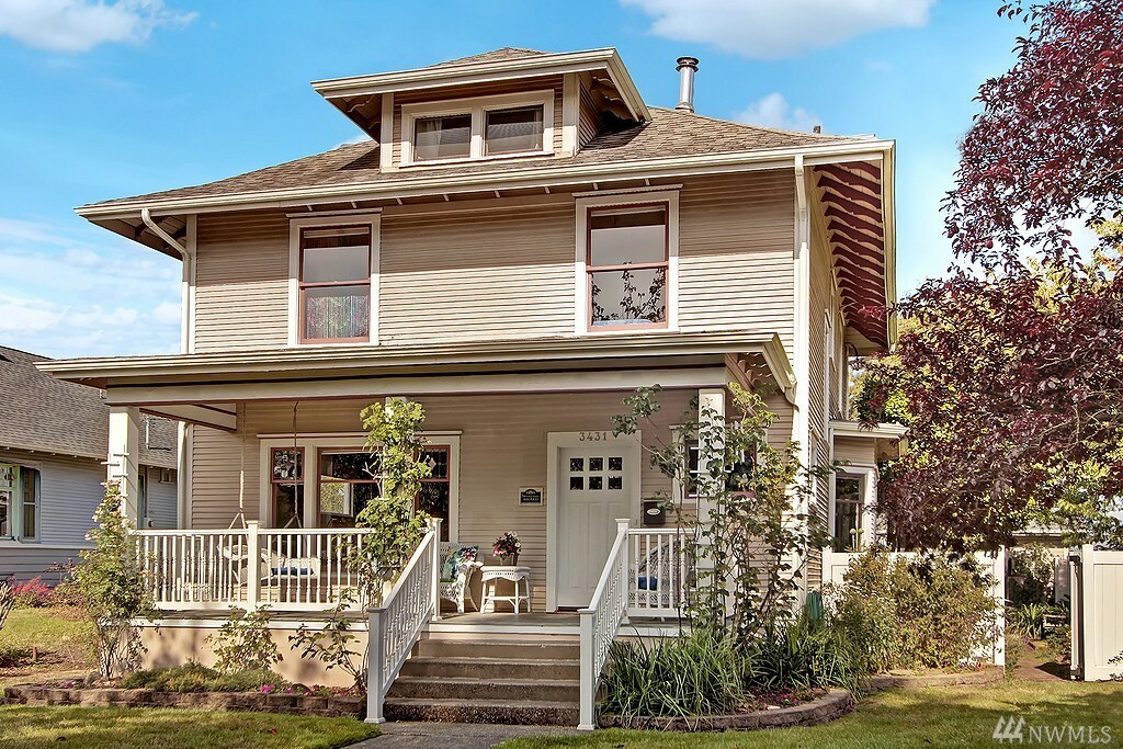 Property Photo:  3431 Oakes Ave  WA 98201 