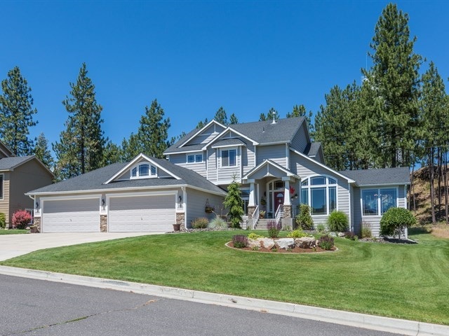 Property Photo: 901 E Westcrest Rd WA 99005