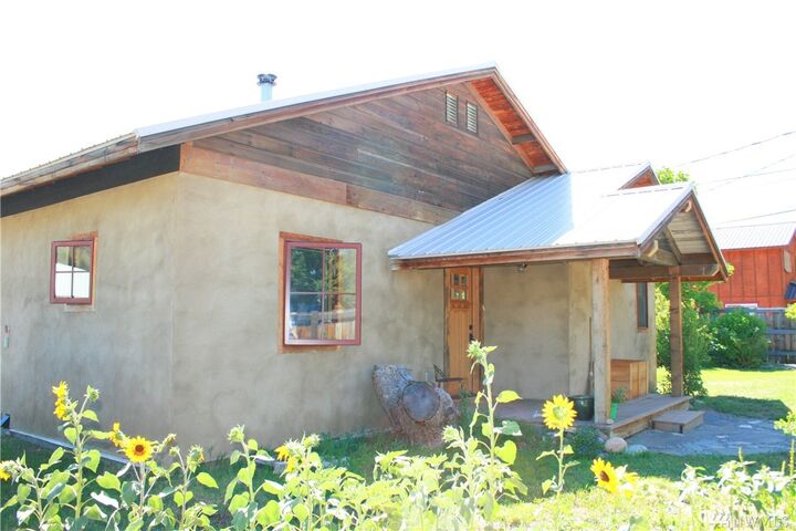 Property Photo:  1018 Burton St  WA 98856 