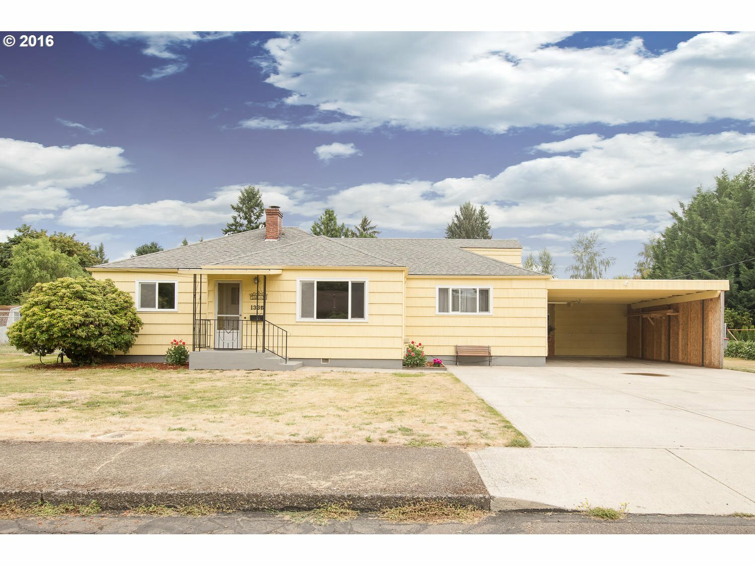 Property Photo: 1335 NE 17th St OR 97128