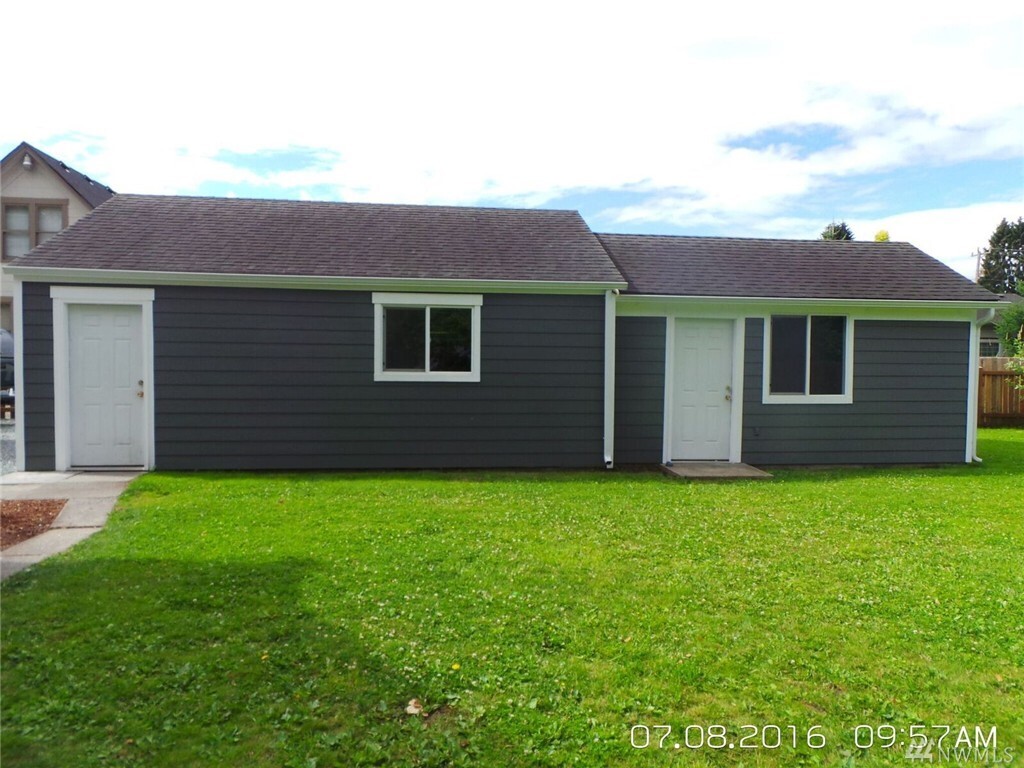 Property Photo: 820 Borseth St WA 98284