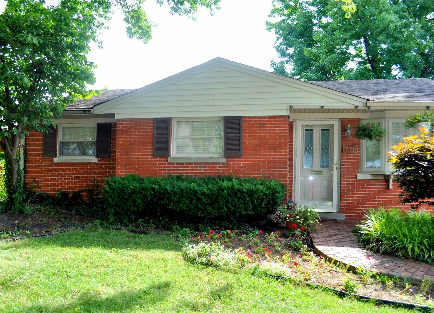 Property Photo: 2085 St Teresa Drive KY 40502
