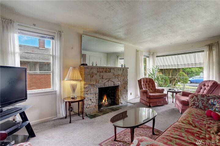 Property Photo:  5240 S Mayflower St  WA 98118 