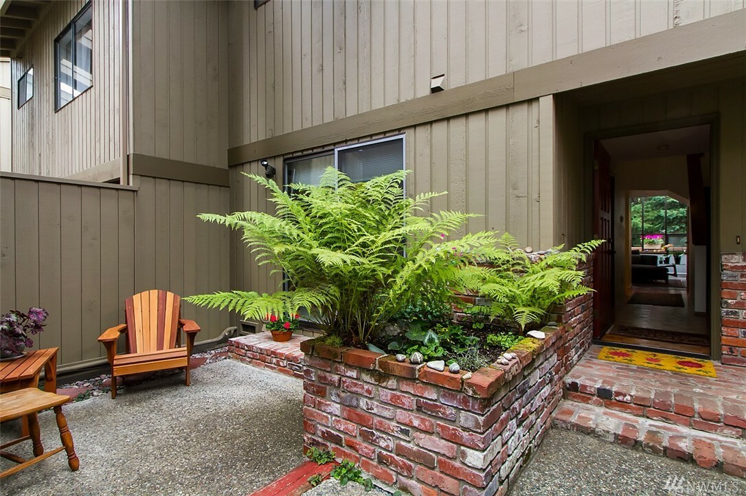 Property Photo:  8419 Main St 4B  WA 98026 