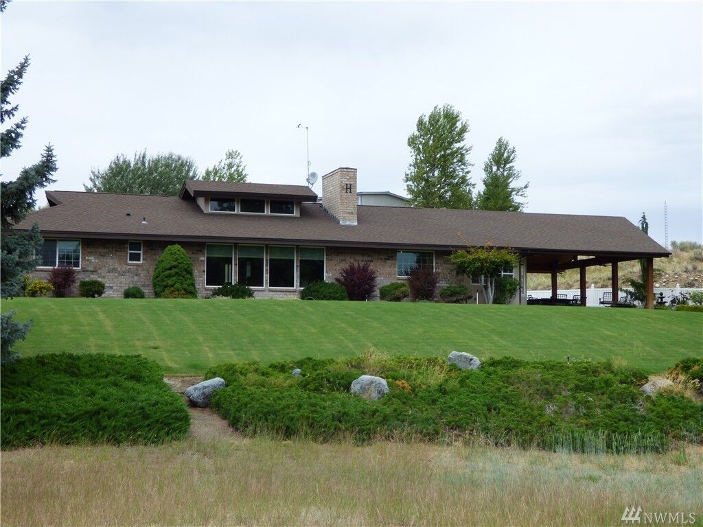 Property Photo:  165 Viewmont Dr  WA 98840 