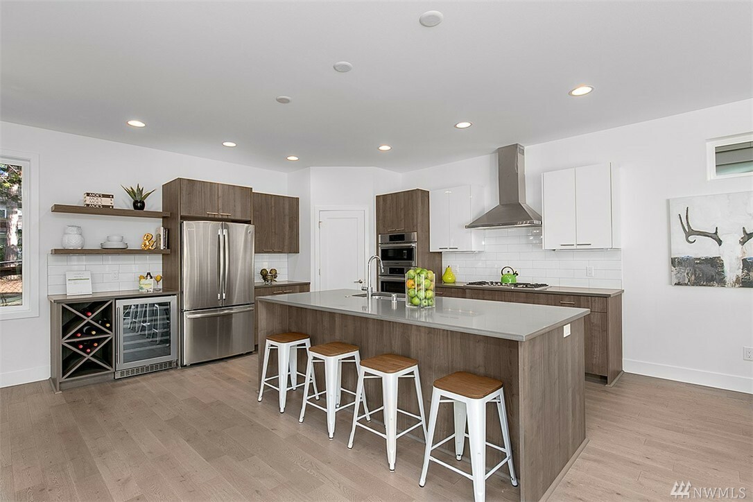 Property Photo:  305 7th Lane S  WA 98033 