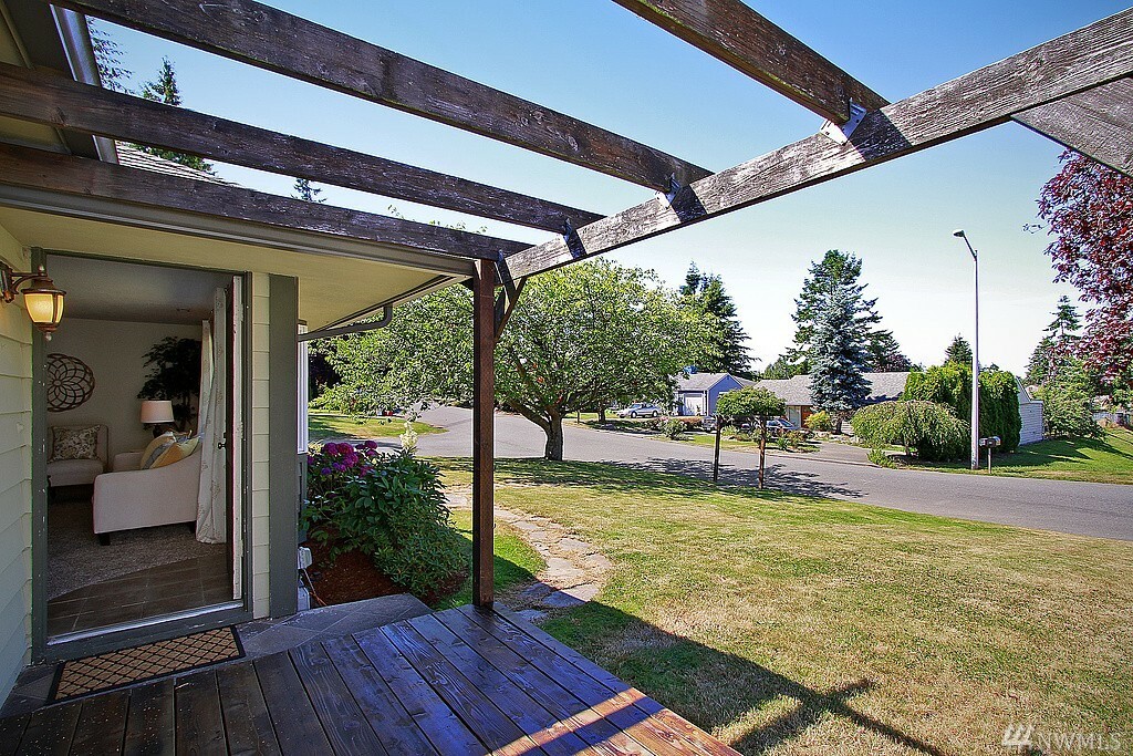 Property Photo:  318 View Ridge Dr  WA 98203 