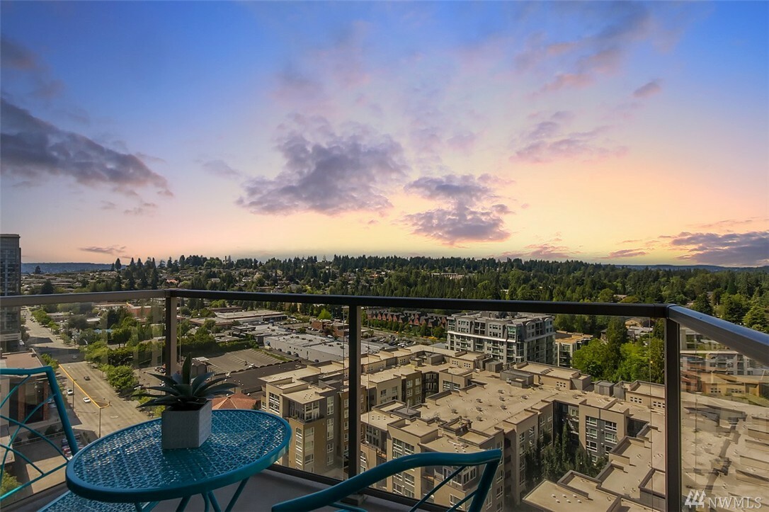 Property Photo: 10650 NE 9th Place 2126 WA 98004