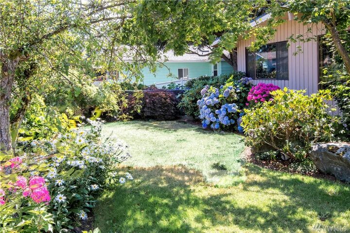 Property Photo:  16359 Wallingford Ave N  WA 98133 