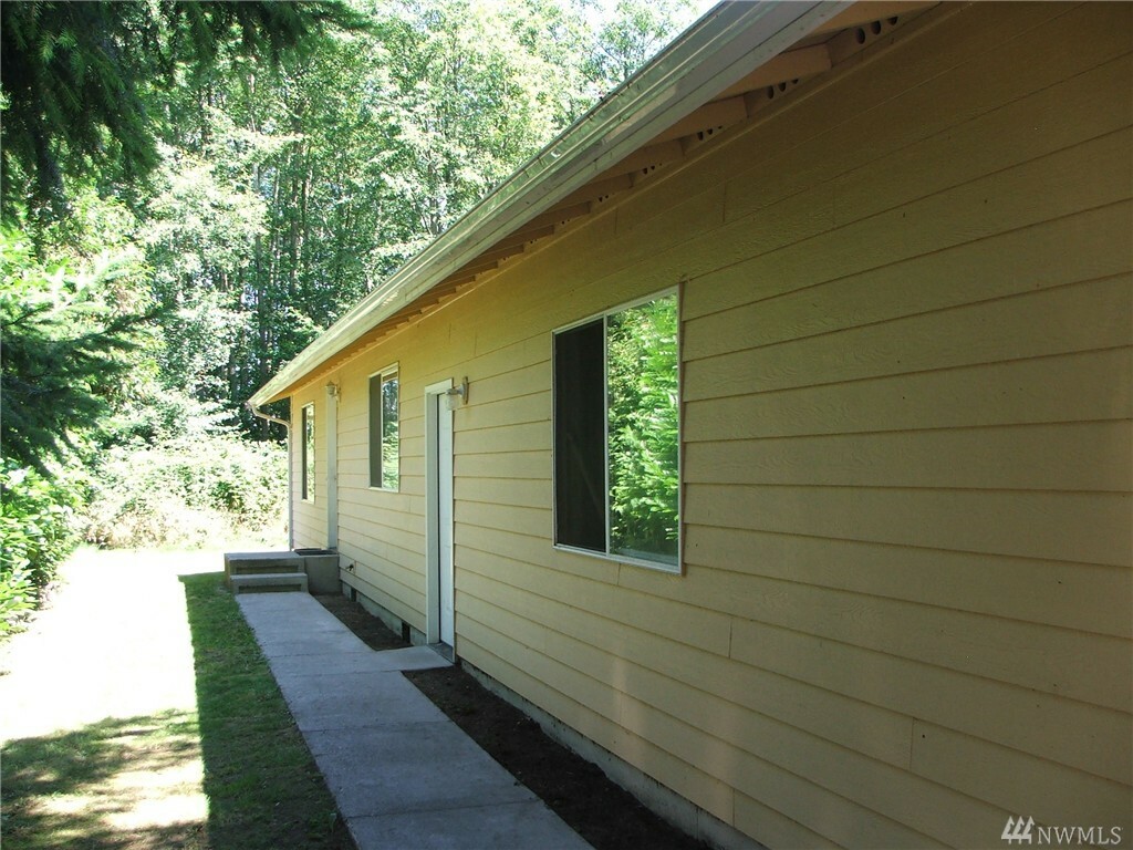 Property Photo:  8125 325th Place NW Aampampb  WA 98292 