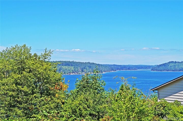 Property Photo:  1102 E Fairmount Ave  WA 98584 