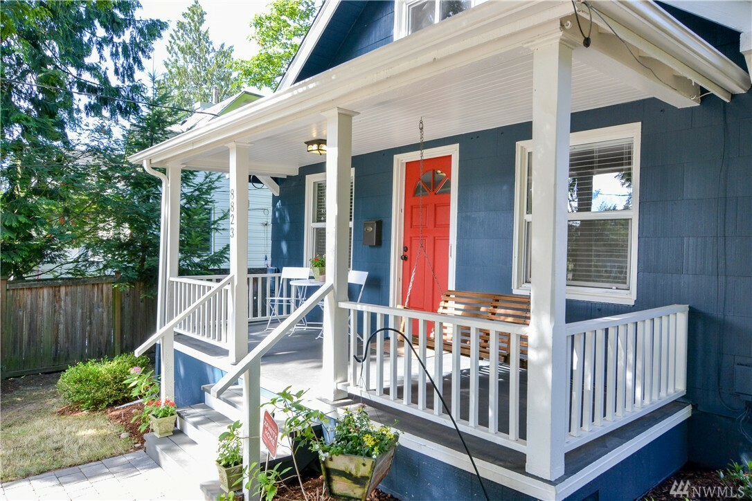 Property Photo: 8823 Ashworth Ave N WA 98103