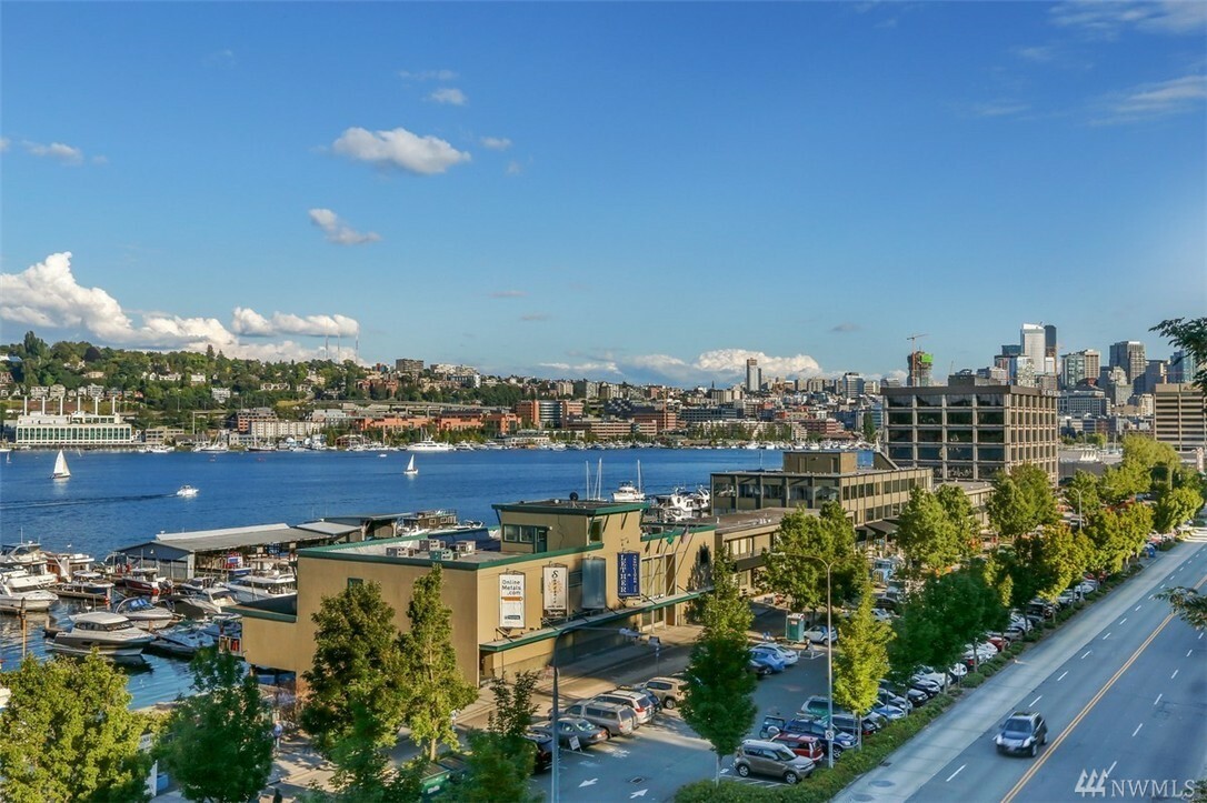 Property Photo: 2001 Westlake Ave N 43 WA 98109