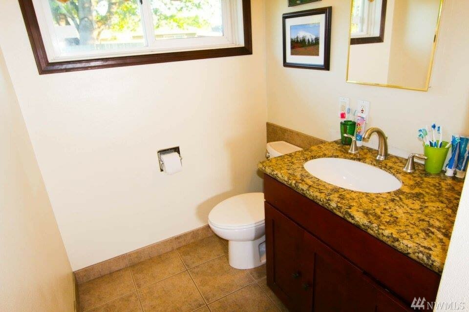 Property Photo: 912 17th St NE WA 98002