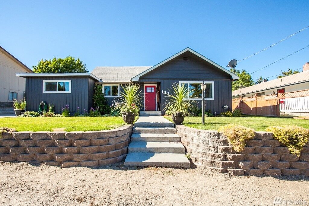 Property Photo:  233 NE 13th St  WA 98802