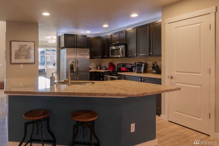 Property Photo:  783 Freedom Ct SE  WA 98366 