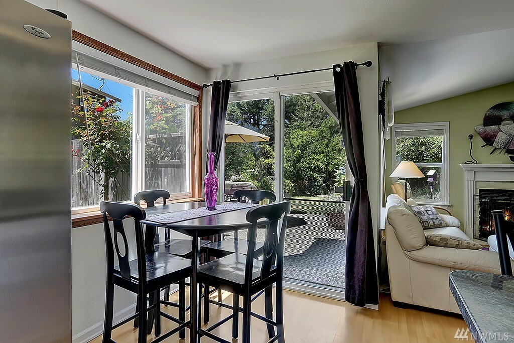 Property Photo: 4505 218th St St SW B WA 98043