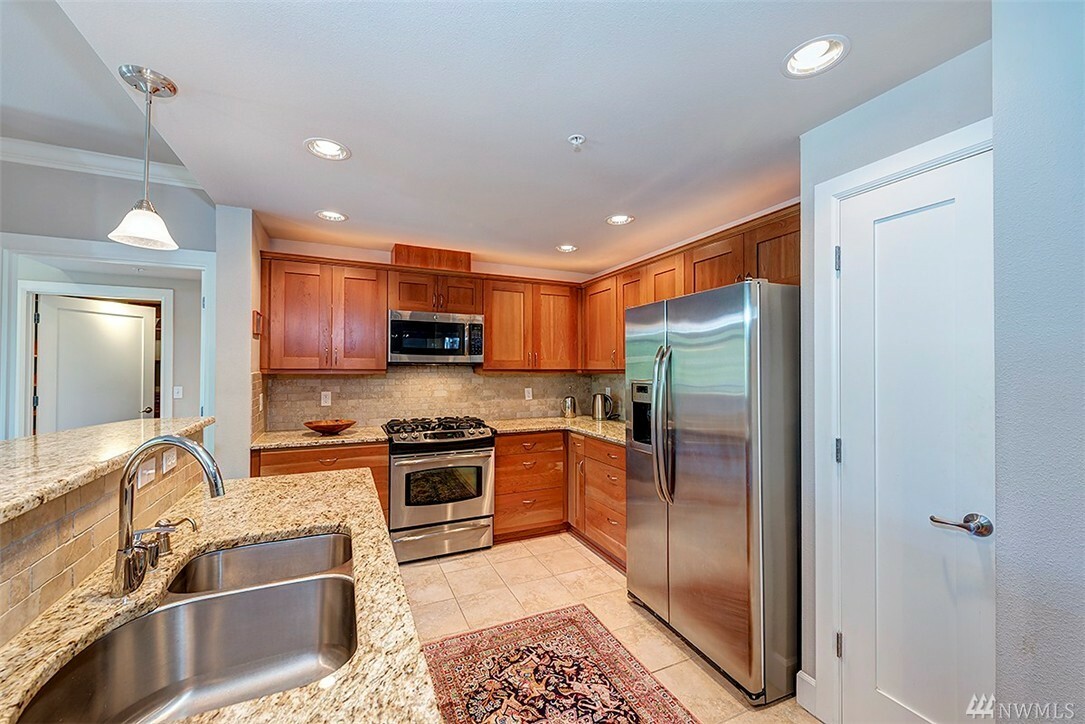 Property Photo: 15408 Main St 404 WA 98012