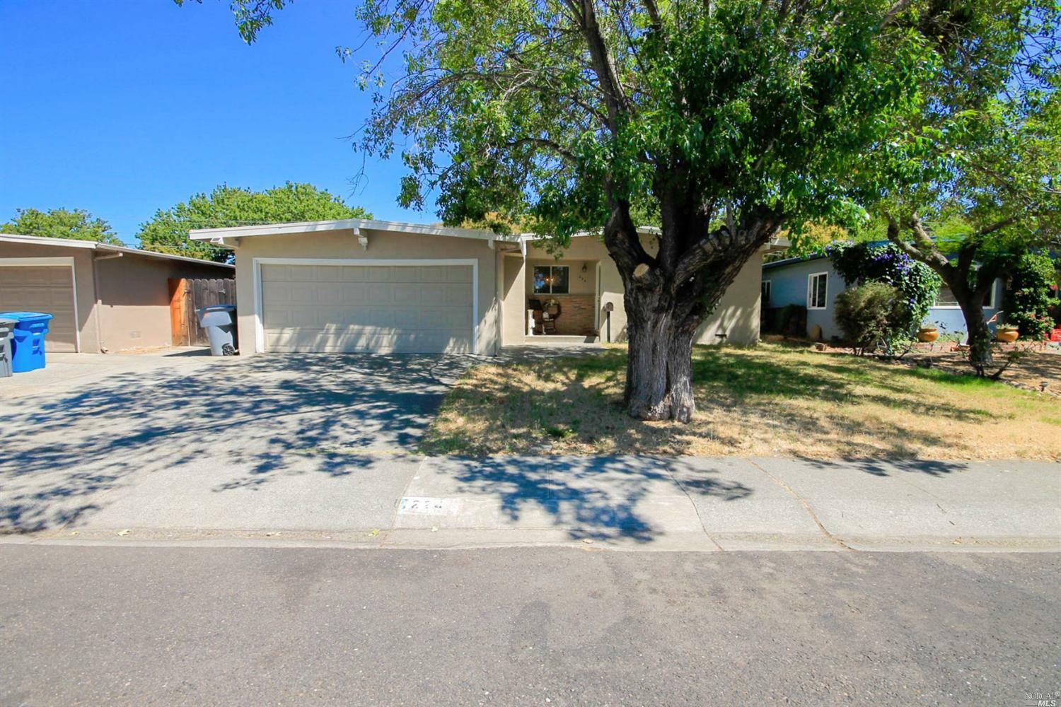 Property Photo:  224 Hemlock Street  CA 95688 