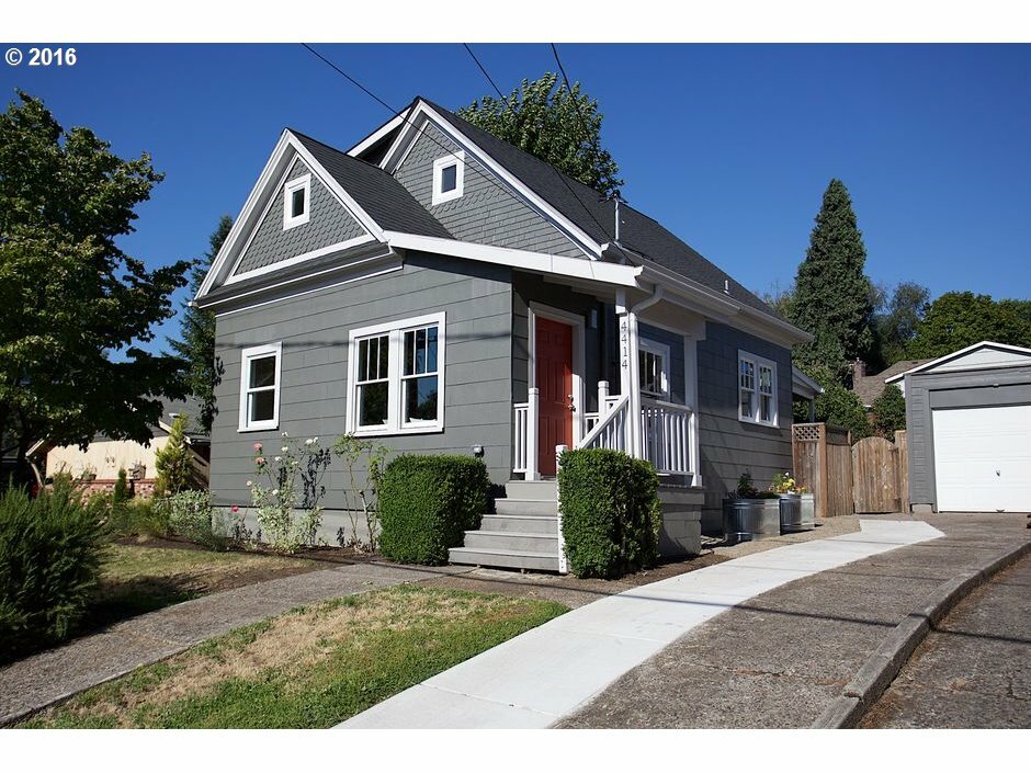 Property Photo: 4414 SE 28th Ave OR 97202