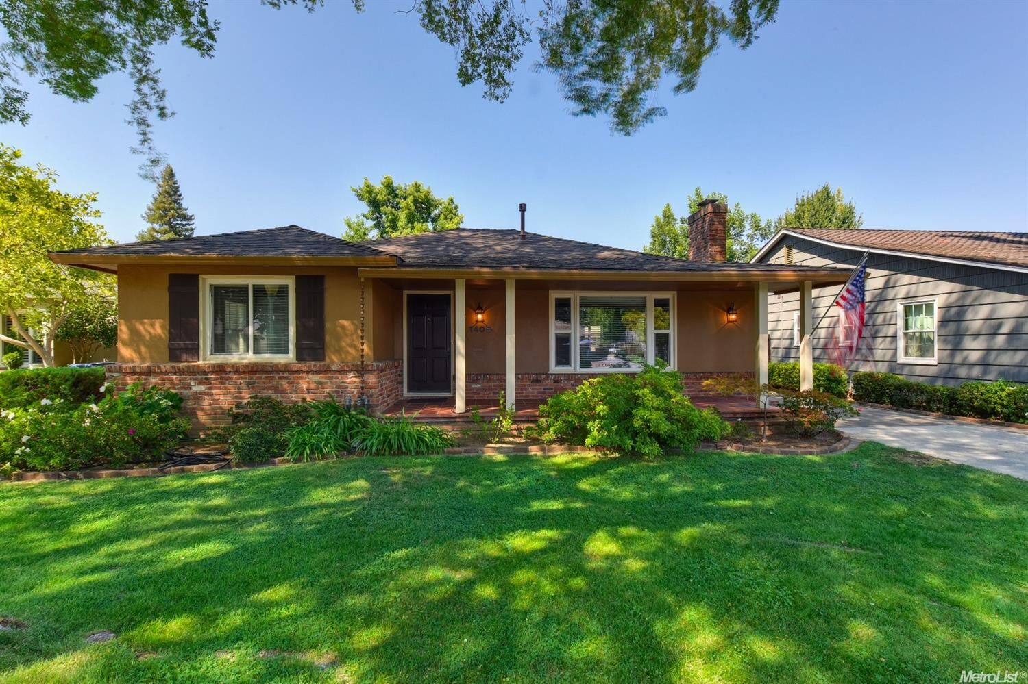 Property Photo: 1405 Weller Way CA 95818