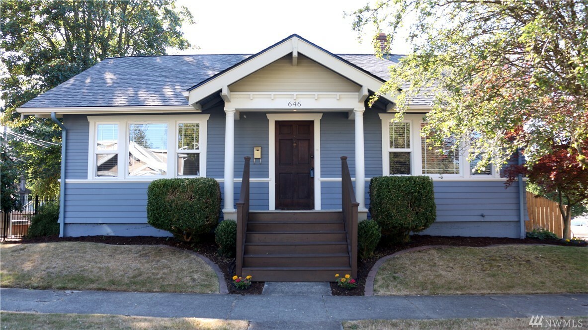 Property Photo:  646 N Anderson St  WA 98406 