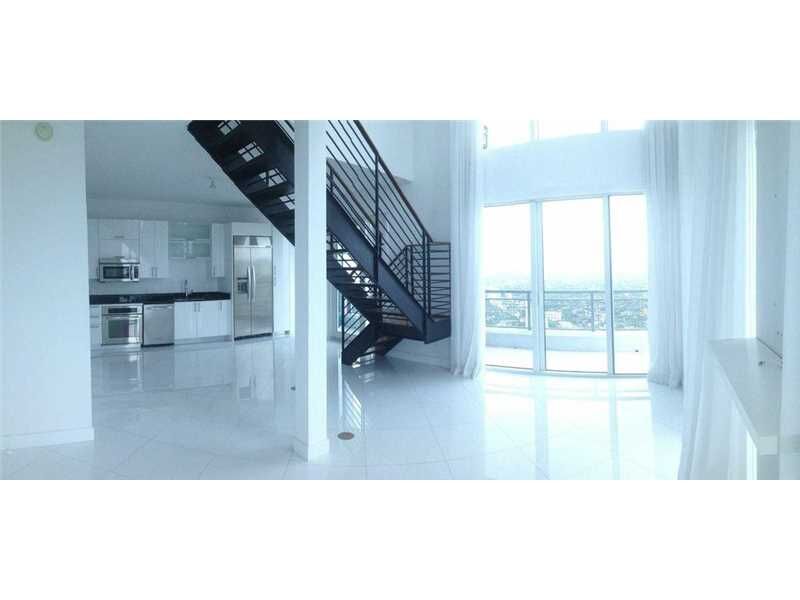 Property Photo:  60 SW 13th St 5213  FL 33130 