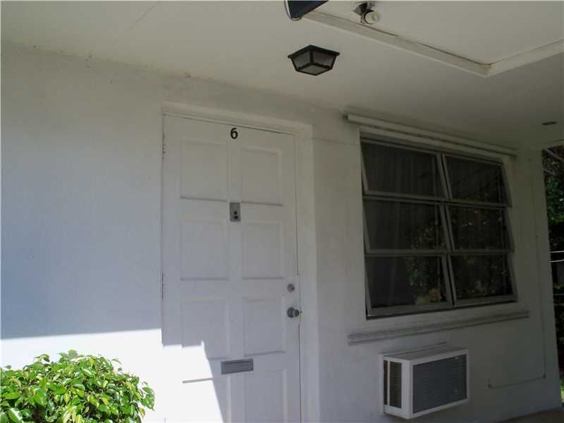 Property Photo: 2215 Jackson St 6 FL 33020