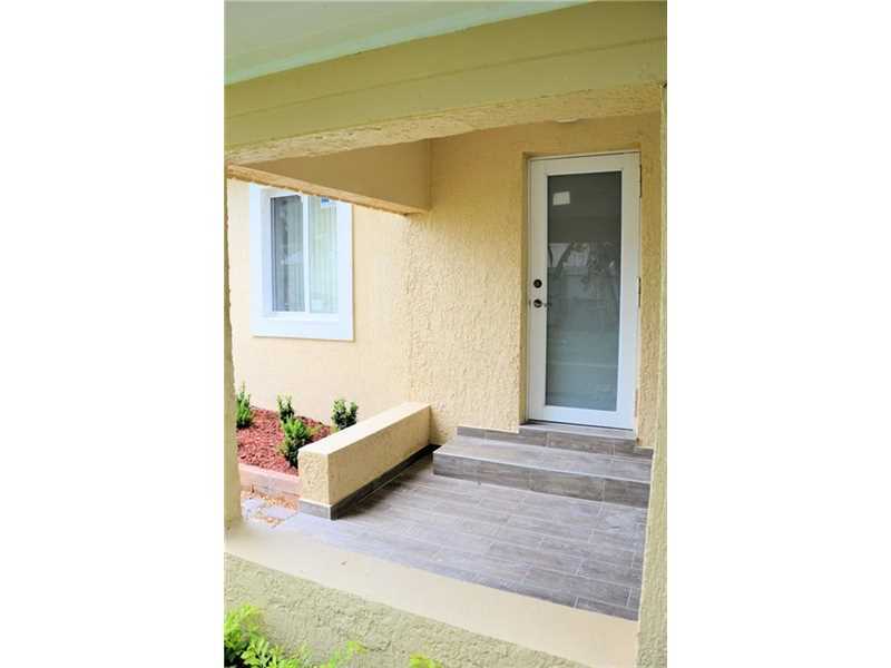 Property Photo:  440 NE 145 Street  FL 33161 