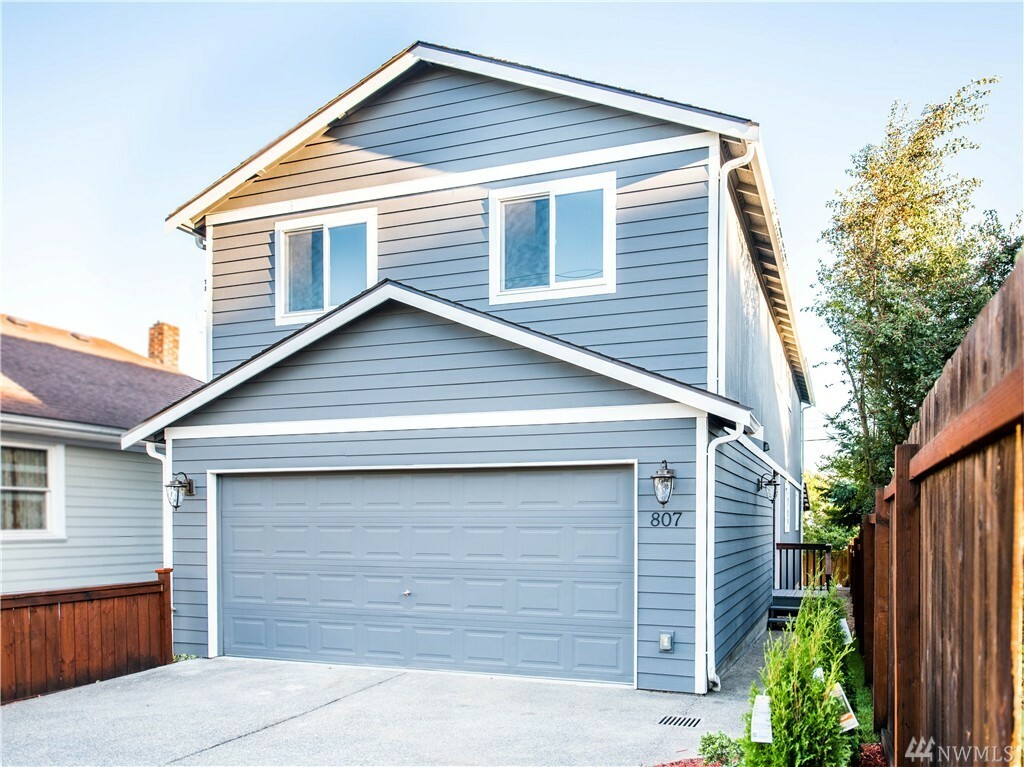 Property Photo:  807 S Henderson St  WA 98108 