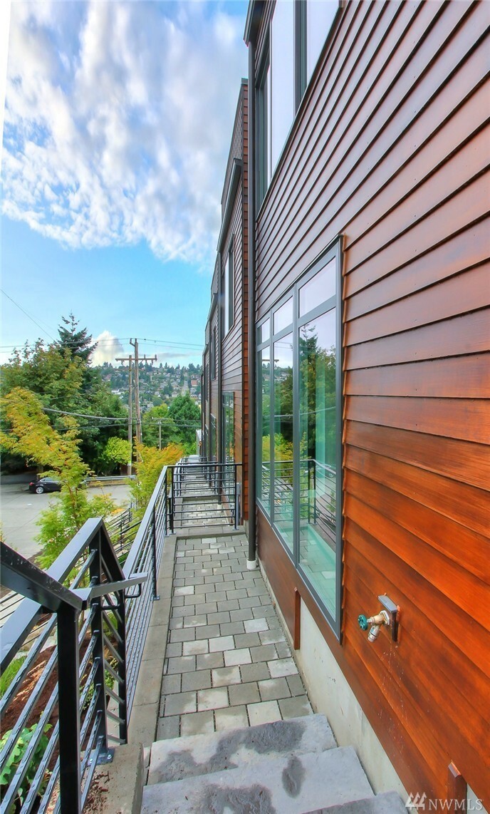 Property Photo:  1362 W Bertona St  WA 98199 