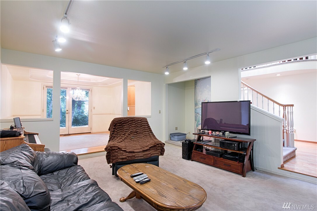 Property Photo:  24444 249th Ave SE  WA 98038 