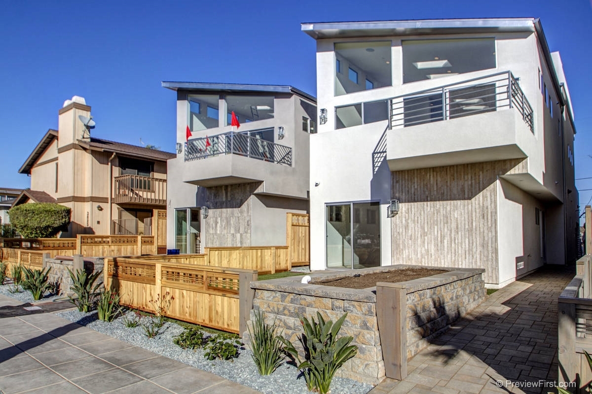 Property Photo:  3935 Haines St  CA 92109 