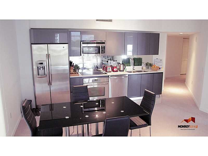 Property Photo:  31 SE 6 St 402  FL 33131 